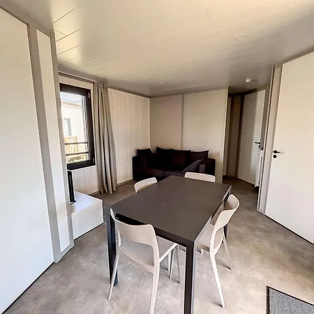 A - 6 Couchages, Piscine Chauffee, Pres De La Et Commerces - Fr-1-361-523