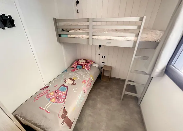 A - 6 Couchages, Piscine Chauffee, Pres De La Et Commerces - Fr-1-361-523 *