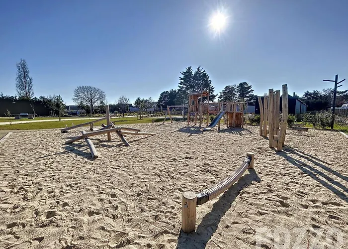 A - 6 Couchages, Piscine Chauffee, Pres De La Et Commerces - Fr-1-361-523 *